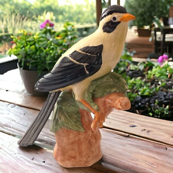 Vintage Goldfinch Bird Figurine Porcelain Handpainted Large 9" Signed By Artist. - Picture 13 of 16